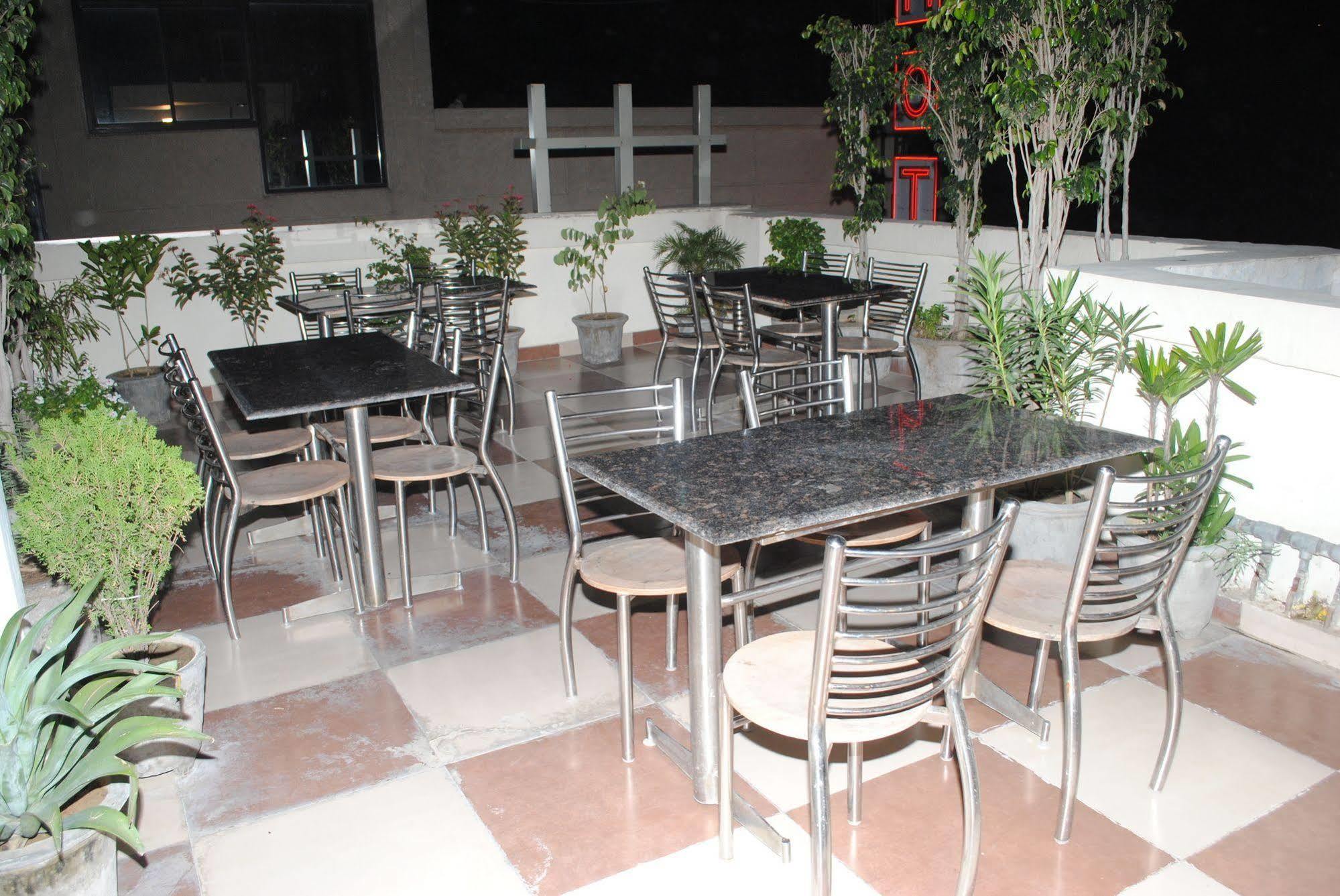 A Family Hotel Oppera Near Igi Airport New Delhi Ngoại thất bức ảnh